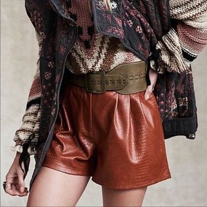 VINTAGE LEATHER BELT